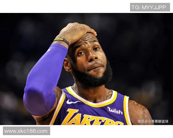 詹姆斯：篮球场上的传奇巨星与时代偶像的辉煌历程与影响力