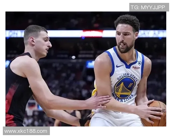 2017年勇士与小牛精彩对决全场回放重温经典瞬间与赛场激情 2017年勇士与小牛精彩对决全场回放重温经典瞬间与赛场激情