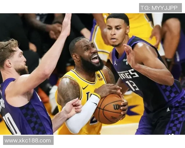 湖人队与太阳队激战正酣谁将赢得这场西部强强对决的胜利